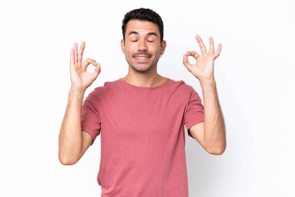 چرا بعضی افراد در روابط عاشقانه خود احساسات خود را پنهان می‌کنند؟